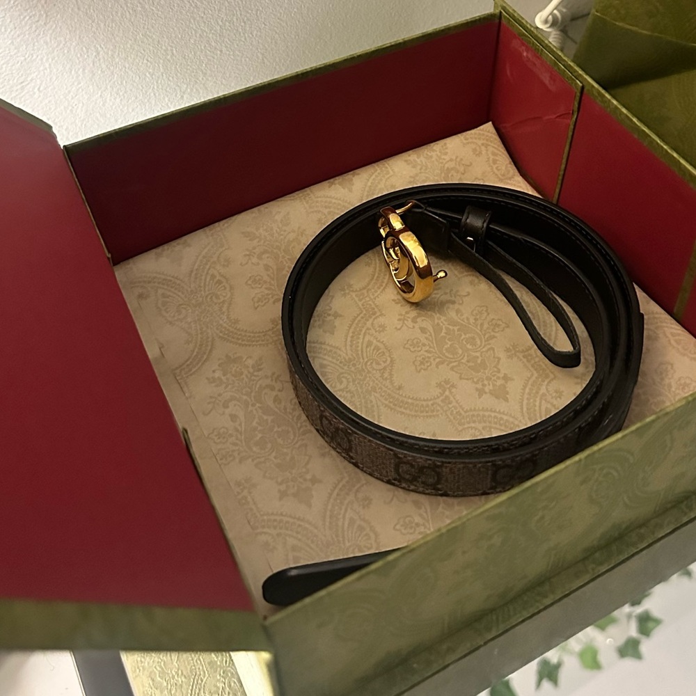 Gucci Marmont Monogrammed Thin Belt with Gold GG Buckle - Picture 5 of 6